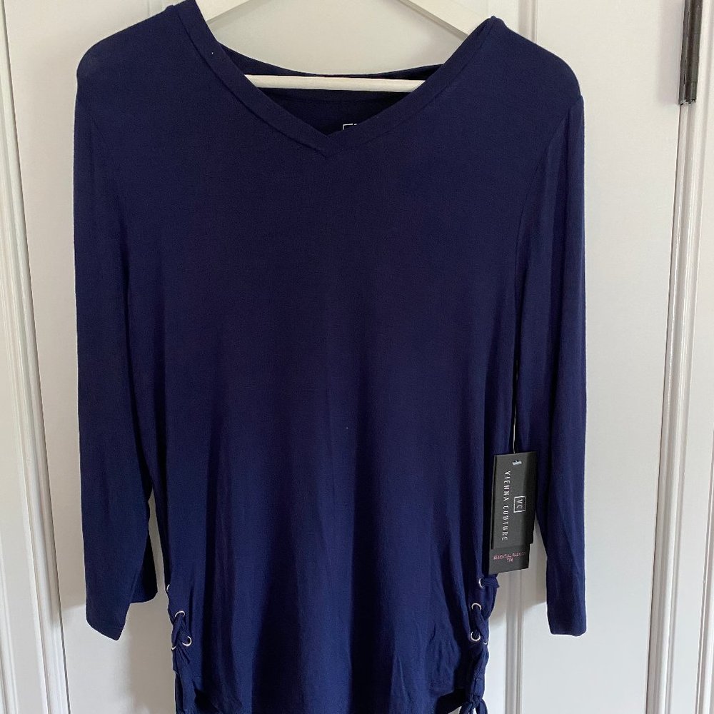 Vienna Couture Essential Tee in Navy Blue